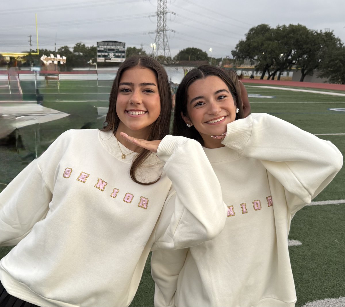 reaganwayrhs's tweet photo. Senior Sunrise! #Reaganwayrhs #rootedreagan. https://t.co/QwDU8IxAcW