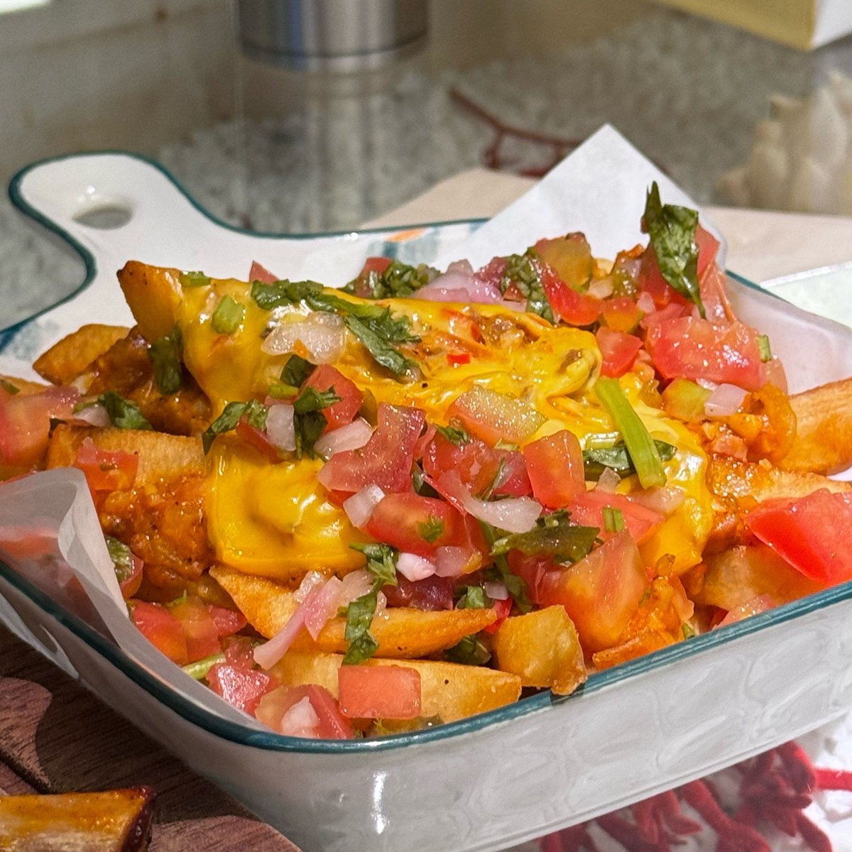 NickolasSh9rd9's tweet photo. Hoy hice patatas bravas caseras crujientes con salsa de tomate y alioli casero https://t.co/ISnK81UFWh