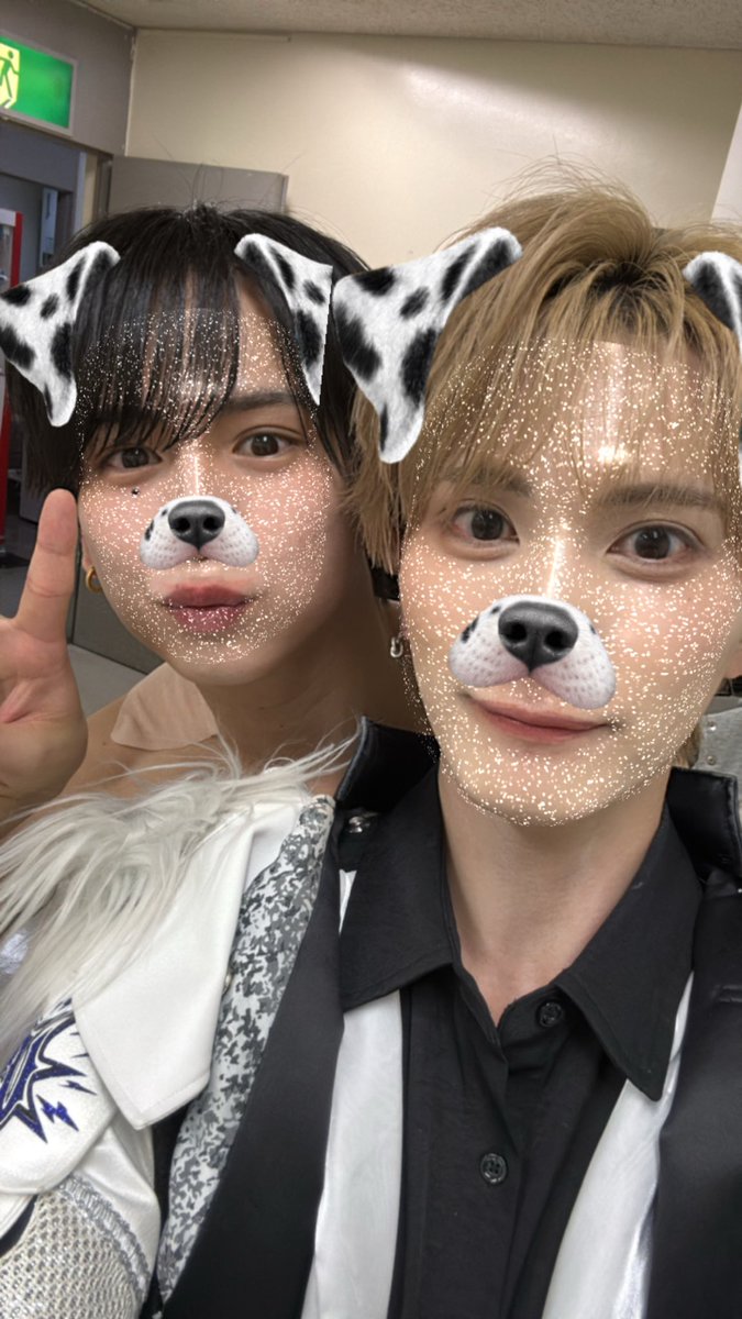 rio_untitle's tweet photo. 本日はNEXT STAGEありがとうございました！！

先輩グループのセーブポイントさんと一緒にライブさせていただけて、最高に楽しかったです❤️‍🔥

今回はコラボで歌わせてもらったり、RINDOに入る前から知っていた「はりあっぷ！」を先輩方と一緒に踊らせていただき幸せすぎました！！

「ロミシン」も緊張したな〜
初めて聴く曲だったので、今日に向けてたくさん聴いて練習しました！
僕のパフォーマンスどうでしたか？？

そして何より、練習の時からたくさん声をかけてくださったり、優しく教えてくださった先輩方に本当に感謝です🥲
先輩方のパフォーマンスを近くで見て、また同じ舞台に立たせていただけるようにもっともっと頑張りたいと改めて思いました！！
本当にありがとうございました😭

そして明後日はついにUntitleツアー初日！！名古屋で待ってます！！
名古屋まで来てくださる方も、名古屋にお住まいの方も、お会いできることを楽しみにしてます！
最高の思い出にしましょう！！