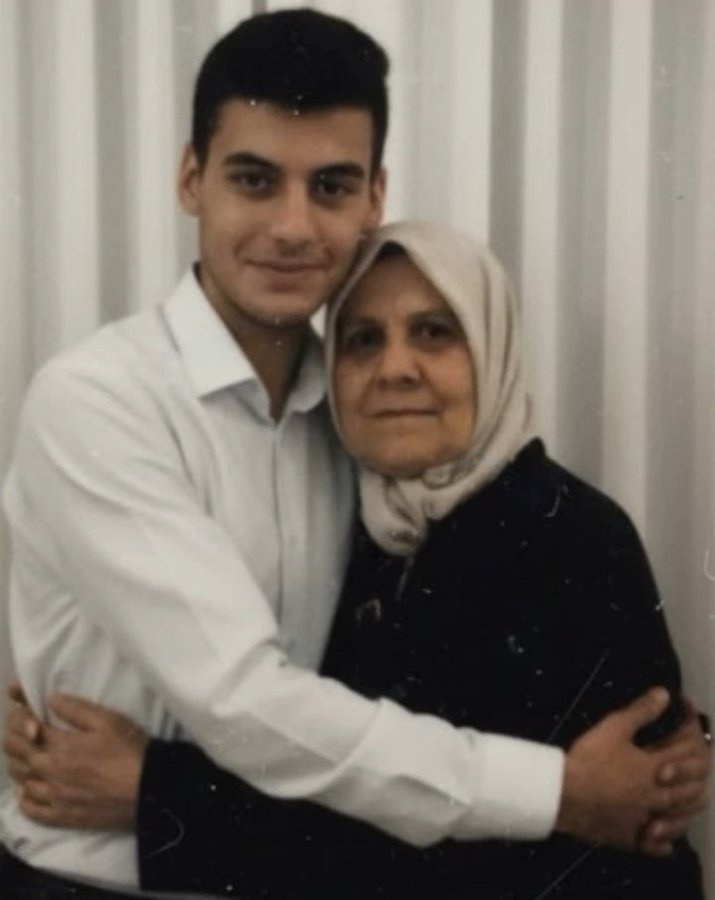 Bala_hatn's tweet photo. 🇹🇷 Şehit Astsubay Semih Özbey'in annesinin paylaşımı.

Ruhu şad, mekânı cennet olsun! https://t.co/R9XpB6oiRT