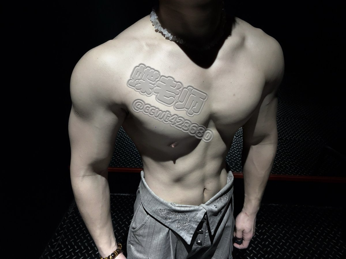 ccwt423680's tweet photo. 她说她是他的它  #男妈妈 #肌肉男 https://t.co/6MdbUYUHbi