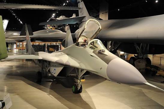 vasilyaarkhipov's tweet photo. One of the most interesting stories came from an early MiG-29 preserved at the national museum of USAF.

during restoration, the outline of the number '08' appeared beneath the moldovan paints, its gun-blast plates & other details suggested that it was an early fulcrum, and researchers eventually compared its markings with photos from the 1986's kuoppio-rissala airshow (which i mentioned in the starting).

The comparison was surprisingly forensic...the spacing and positioning of the painted no. matched the photos closely enough for the museum team to establish that this was the same a/c that had appeared at Kuoppio-Rissala 🤯what a coincidence!

''a fighter first seen by Western observers in 1986 had eventually ended up preserved in an American museum.''