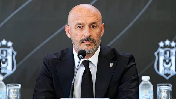 Avfattas's tweet photo. Beşiktaş’ın milli takıma davet alan oyuncuları; liste uzun olduğu için sığmıyor, MUAZZAM;

🇹🇷 Emirhan Topçu — Türkiye
🇹🇷 Orkun Kökçü — Türkiye
🇹🇷 Salih Özcan — Türkiye
🇹🇷 İlhan Fakılı — Türkiye
🇩🇪 Alexander Nübel — Almanya
🇷🇸 Dušan Vlahović — Sırbistan
🇧🇪 Leandro Trossard — Belçika
🇳🇬 Wilfred Ndidi — Nijerya
🇨🇮 Emmanuel Agbadou — Fildişi Sahili
🇨🇮 Kassoum Ouattara — Fildişi Sahili
🇧🇯 Junior Olaitan — Benin
🇰🇷 Hyeon-gyu Oh — Güney Kore

Rıdvan’ın hafif sakatlığı, Cerny’nin özel durumu olmasa, neredeyse tüm as oyuncularımız milli takımda