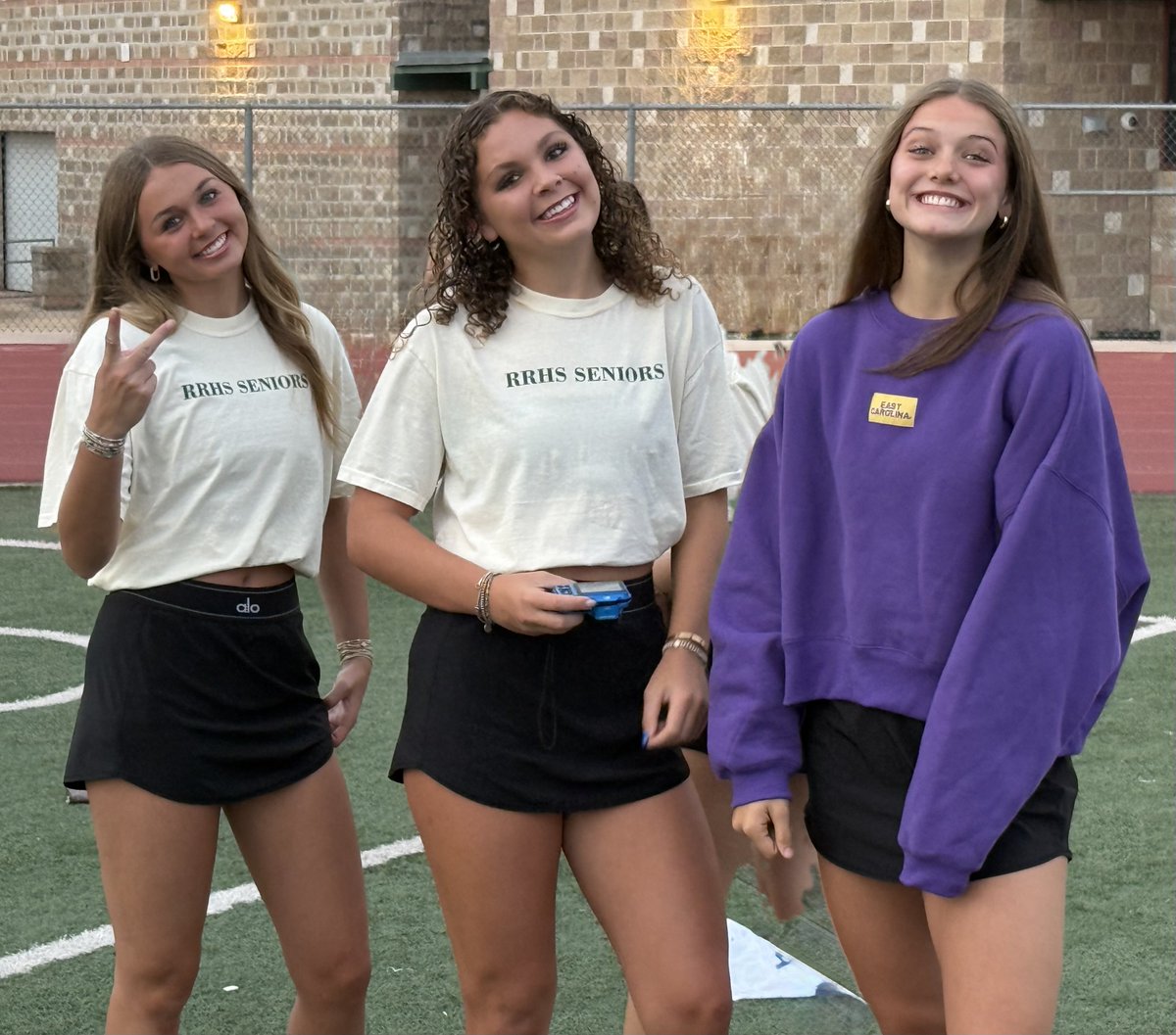 reaganwayrhs's tweet photo. Senior Sunrise! #Reaganwayrhs #rootedreagan. https://t.co/paRdbsY0YW