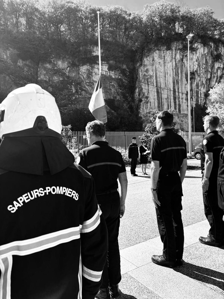 Image de Préfète de l'Isère - #Hommage ⚫ | Ce vendredi 18 septembre, Catherine Séguin, préfète de l’Isère, aux côtés des sapeurs-p