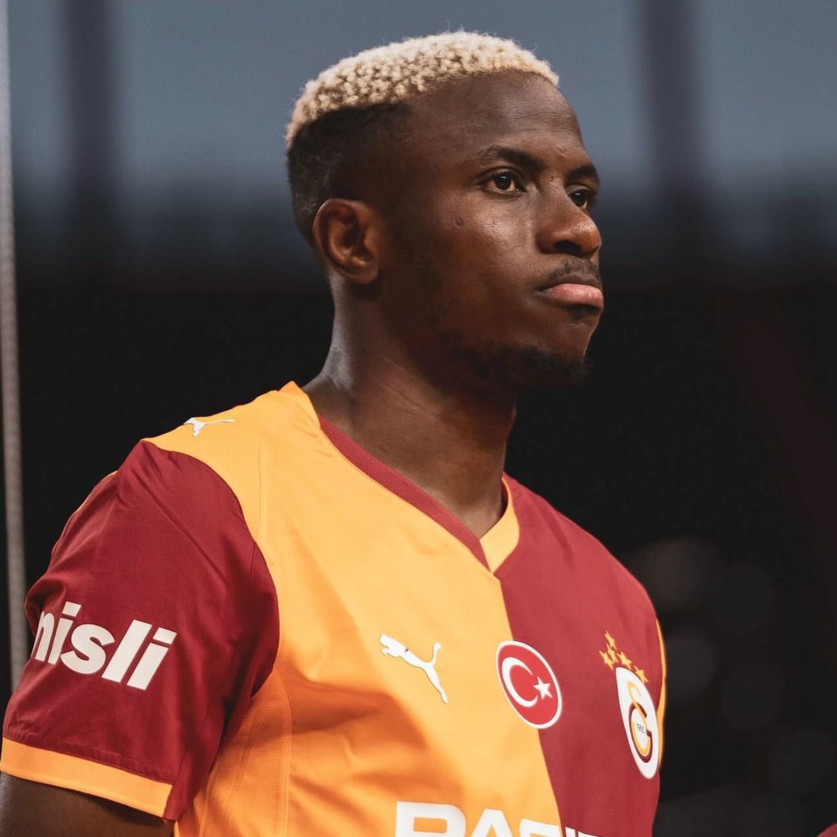pusholder's tweet photo. Galatasaray'da Victor Osimhen, Trabzonspor maçının kadrosunda yer almayacak. https://t.co/JTsAJnTbTA