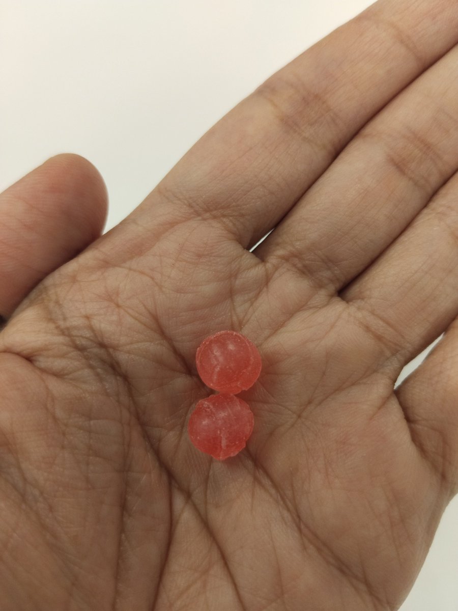 mamadeejaa's tweet photo. I MERAYU PADA SAPE² YANG RASA MULUT DIA BUSUK, MAKAN LAH GULA² NI. 

Memang fresh gila rasa mulut, tekak🤣sedap pon sedap, perisa 🍉Lepas ni tak risau bau mulut dah bila bercakap😊 https://t.co/HU4iuAAgF5
