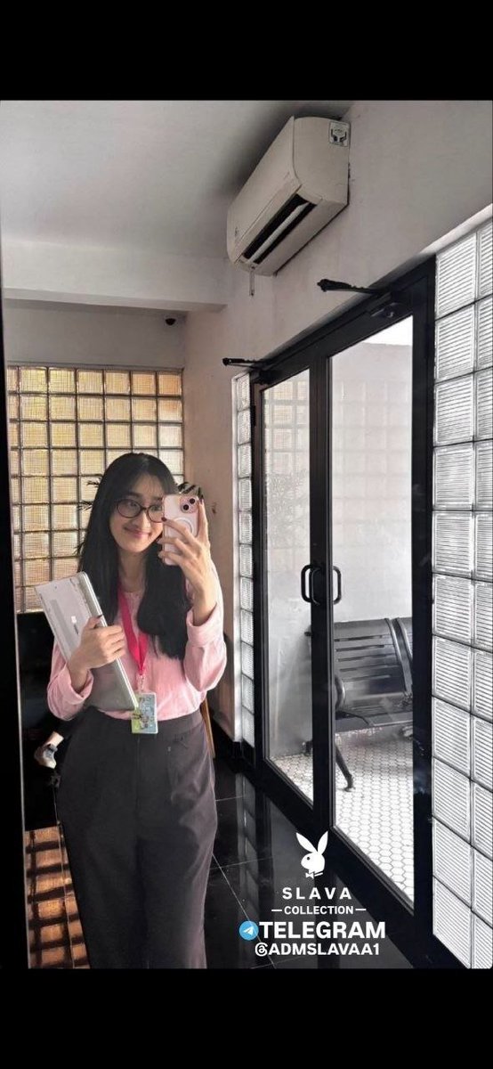 sakilajw's tweet photo. Miss Vania 
https://t.co/ICVT2gBY3L https://t.co/2M0MsYjYXg