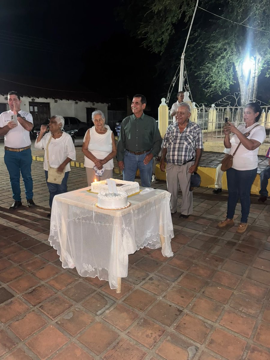 Adguarico's tweet photo. CHAGUARAMAS. GUARICO.... Misa de acción de gracias por el 85 aniversario de ACCIÓN DEMOCRÁTICA en Resistencia. Fe y entusiasmo renovado en la lucha por la democracia y la libertad de Venezuela y compartir cumpleaños con nuestro militante #aniversario85 https://t.co/BHZFddRaex
