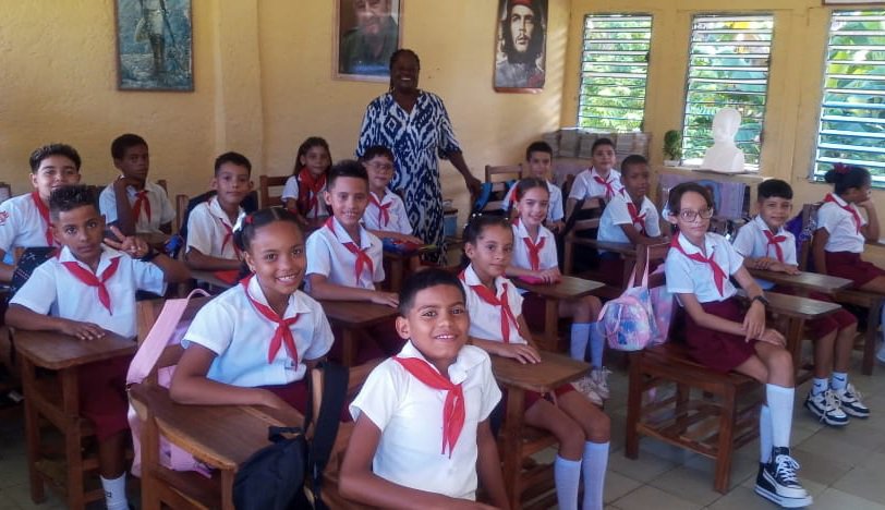 BruzonYuliet's tweet photo. En #Camagüey la Escuela Primaria Mario Herrero Toscano desarrolla sus actividades docentes con calidad y siempre acompañados de la experiencia y la juventud que se unen en el aprendizaje de los educandos.
@CamagueyDPE 
@WalterNoris 
@JorgeSutil2 
@CubaMined 
@SuarezCLoreley https://t.co/5B6NJMxcIE
