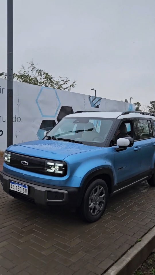 skadikmty's tweet photo. The new Spark EUV has arrived in Argentina. Here’s our first look. https://t.co/OmEoKI5PpU