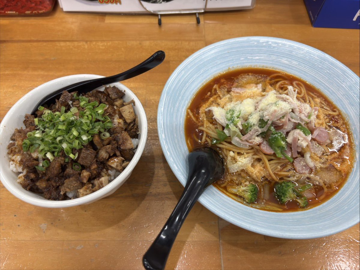 Necomaster1015's tweet photo. #虎徹 
#ラーメン

虎徹男めしとスープナポリタンラーメン大盛を注文！美味しいのん！ https://t.co/eT2gQGzTma