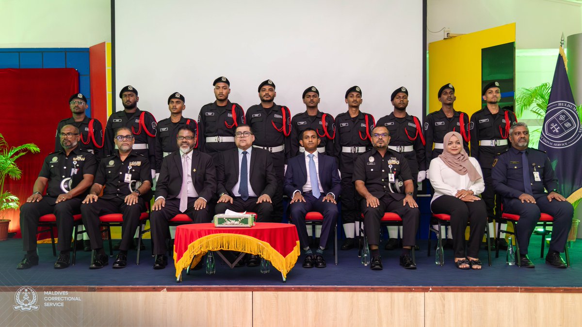 CorrectionsMv's tweet photo. އަލަށް ވަޒީފާއާ ގުޅޭ އޮފިސަރުން ތަމްރީންކުރުމަށް ހިންގި “އިންޑަކްޝަން ޓްރޭނިންގ ޕްރޮގްރާމް” ގެ ދަސްވެނިވުމުގެ ރަސްމިއްޔާތު ރޭ ބާއްވައިފި https://t.co/XjYjMLm7q4
@HomeMinistrymv  @ImmigrationMV  @mvhighcourt https://t.co/HVp8IJgYt6