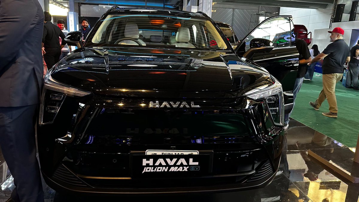 caradviserspak's tweet photo. 𝗛𝗮𝘃𝗮𝗹 𝗼𝗻 𝗳𝗶𝗿𝗲 𝗮𝘁 𝗣𝗔𝗣𝗦 𝟮𝟬𝟮𝟲! 🔥
The full 𝗛𝗮𝘃𝗮𝗹 𝗹𝗶𝗻𝗲𝘂𝗽 is on display, giving visitors a closer look at what could be heading to the Pakistani market soon.
Which Haval would you pick? 👇
#Haval #HavalPakistan #PAPS2026 #PakistanAutoShow #SUVPakistan https://t.co/JgKNluhhxv