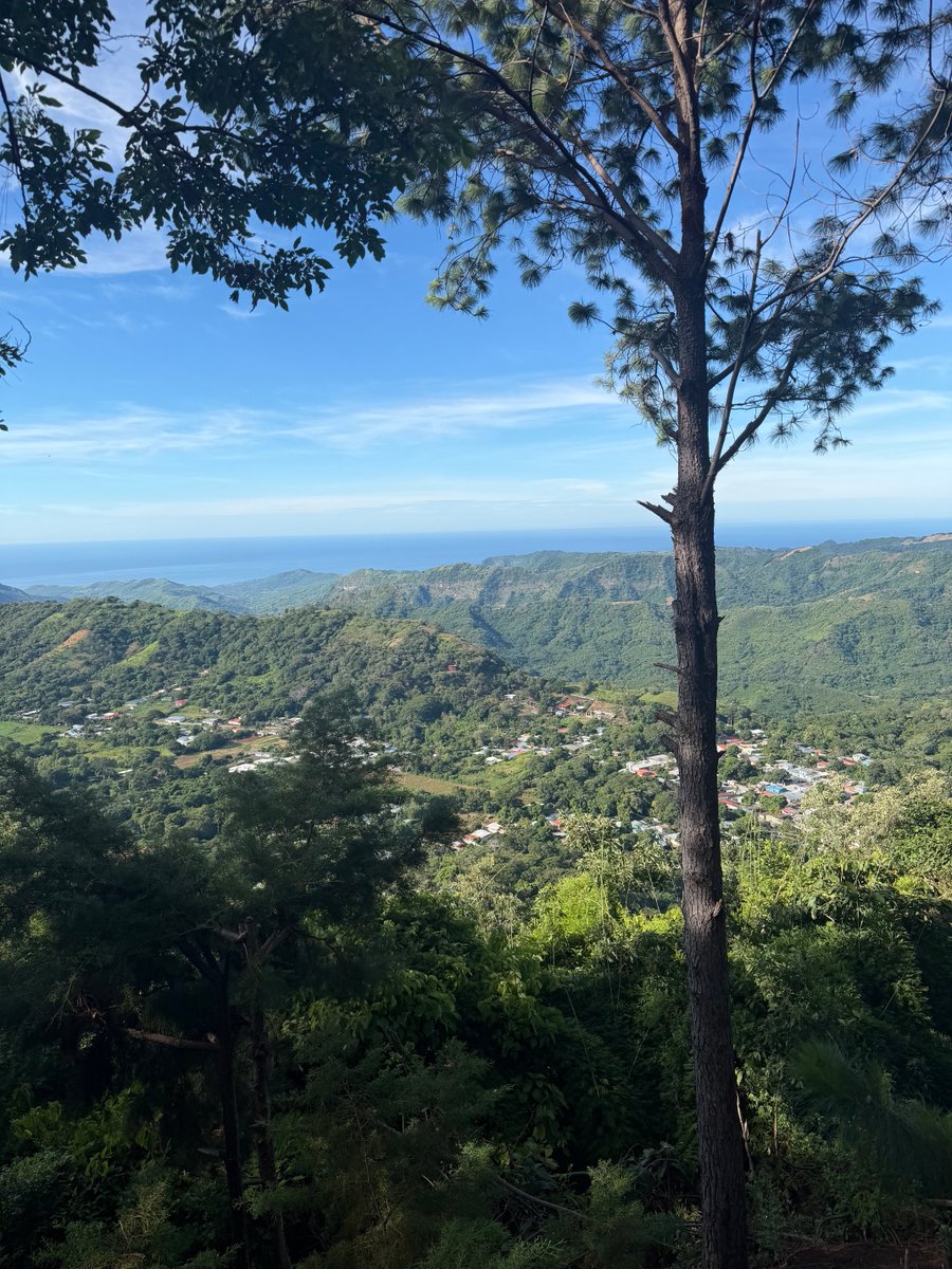 thewilliamlehr's tweet photo. After the rains and the sky clears, the views above Tamanique are magical. https://t.co/D1ggzH6ttn
