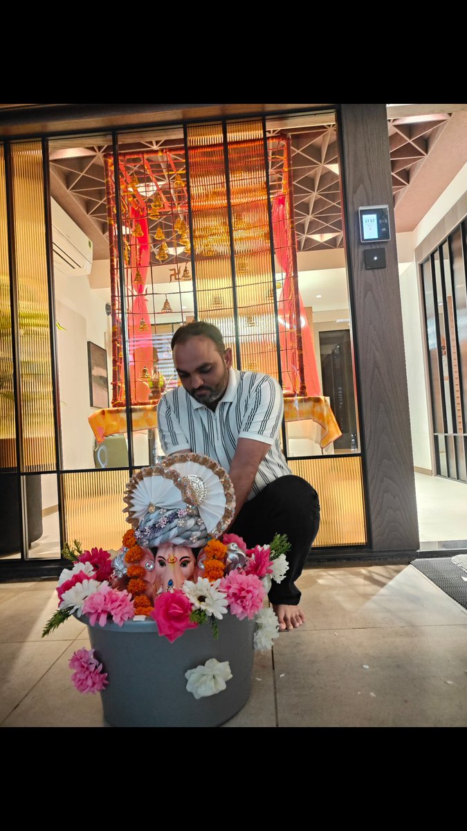 encodedots's tweet photo. 🐘 Bappa, you may be leaving our celebrations, but never our hearts.

Thank you for the smiles, blessings, memories, and beautiful moments. 🌺

Until we meet again…

🙏 Ganpati Bappa Morya!
❤️ Pudhchya Varshi Lavkar Ya!

#GaneshVisarjan #GanpatiBappaMorya #GanpatiDarshan #Bappa https://t.co/DnZ1jugn7O