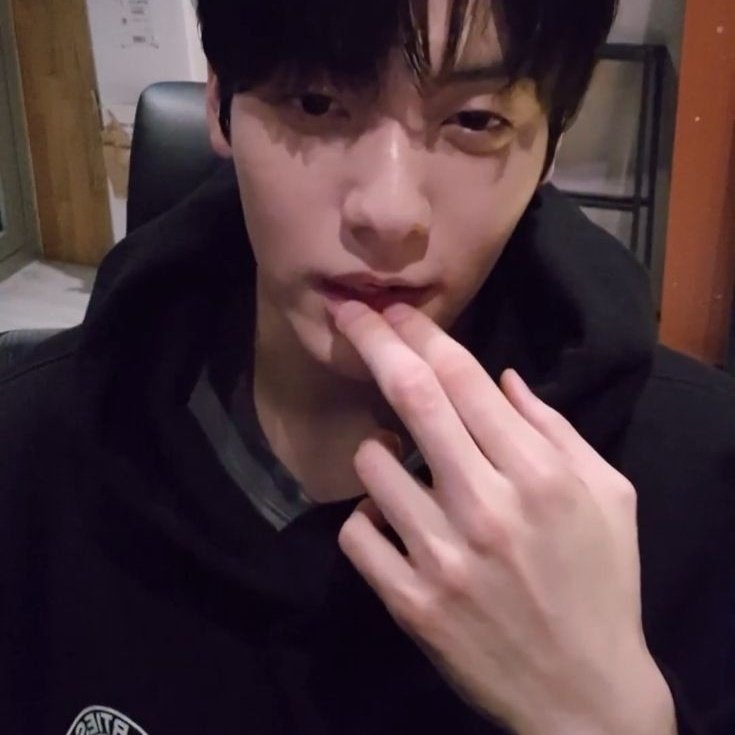 cherry74228's tweet photo. 이런 갭 차이가 사람 막 설레게 하고 // https://t.co/ceUICvVTK2