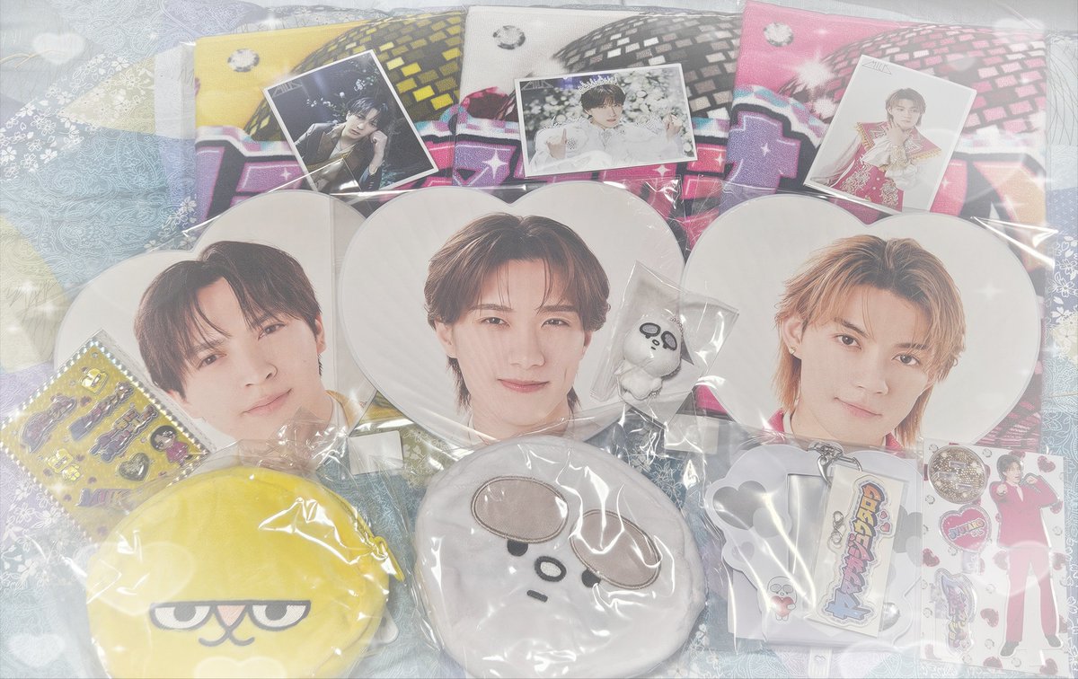 nnmilk_06's tweet photo. アルバムに続きシャカレボのグッズも届いた🎶
家族分も纏めて買ったから大量𓂃 ◌𓈒𓋪

概念ちゃん達が開けた時ぎゅっってなって入ってて可愛かった🥹♡

#シャカレボ #MILK https://t.co/bRVGVeSr7l