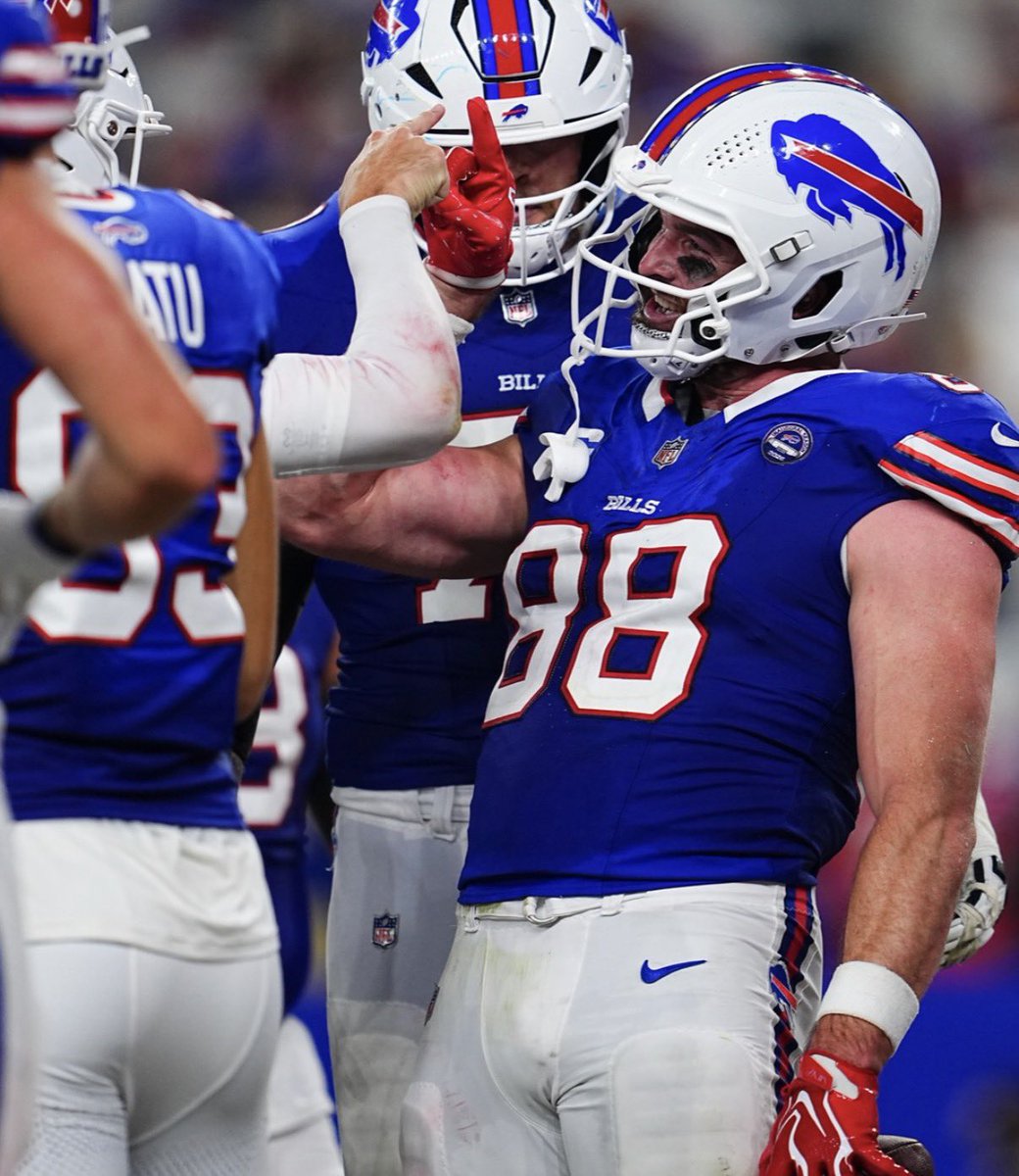 CPBetting's tweet photo. What a Thursday for us sports bettors.
We cooked the books.
Anytime touchdown scorers:
Gibbs (-280) β
Cook (-170) β
Allen (-135) β
St. Brown (+105) β
Kincaid (+175) β
Laporta (+220) β
Knox (+500) β
Palmer (+550) β
https://t.co/Ee4zTLqVVD