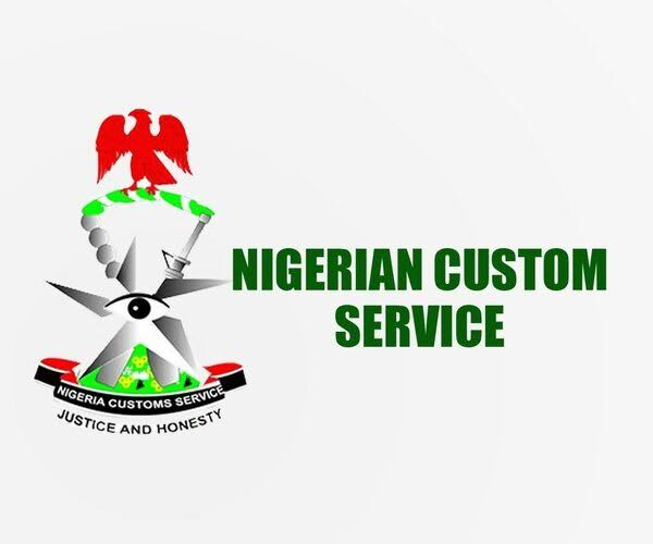 yabaleftonline's tweet photo. Customs seize ₦417m Range Rover and 3,893 cannabis parcels in ₦2.4bn Ogun border bust https://t.co/X3ZxjvUwPk
