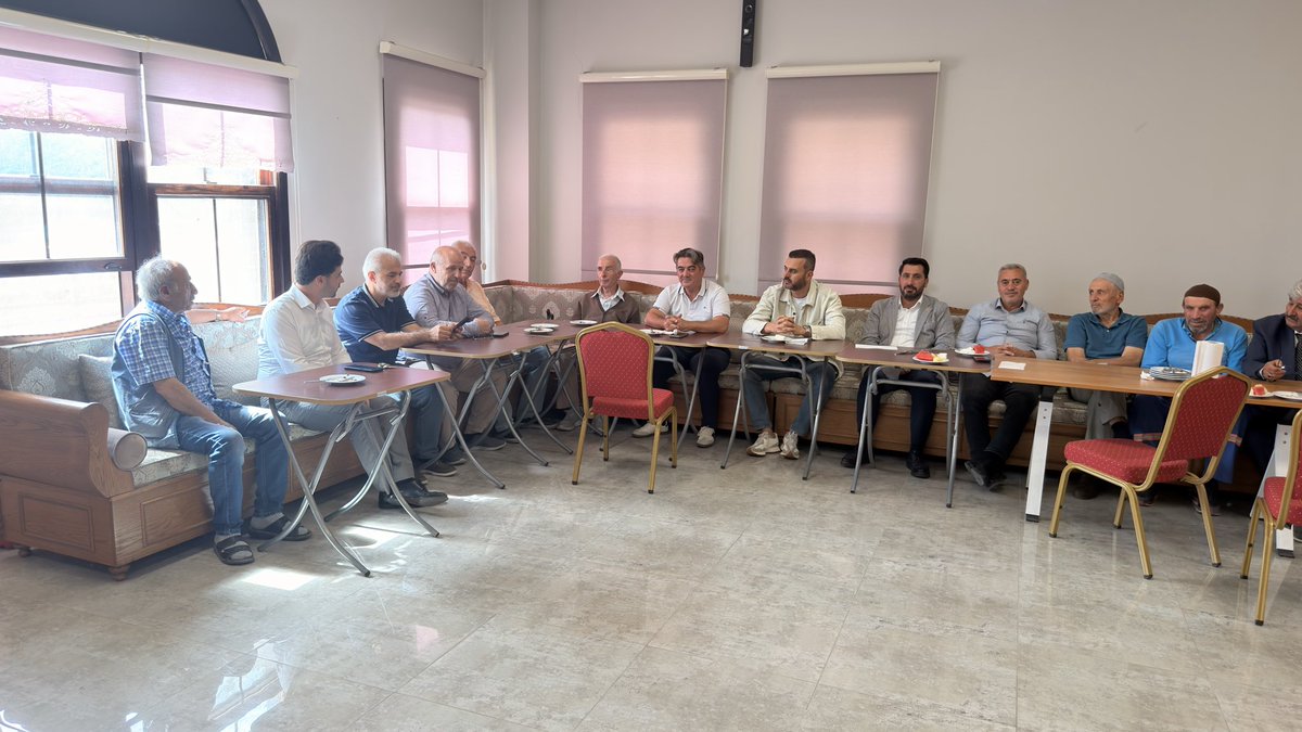 akbcekmece's tweet photo. Cuma namazımızda; İlçe Başkan Yardımcılarımız Musa Kaynar ve Ayhan Hastürk, Sağlık Politikaları Komisyon Başkanımız Mehmet Karataş, Yönetim Kurulu Üyemiz Ahmet Deniz, Meclis Üyelerimiz Nazmi Ülker ve Ramazan Çaylı ile birlikte Bahçelievler Mahallemizde cemaatimizle bir araya geldik.

Aynı safta buluşmanın, hemşehrilerimizle hasbihal etmenin huzurunu yaşadık.

@akpartiistanbul 
@abdullahozdemir 
@RYagar