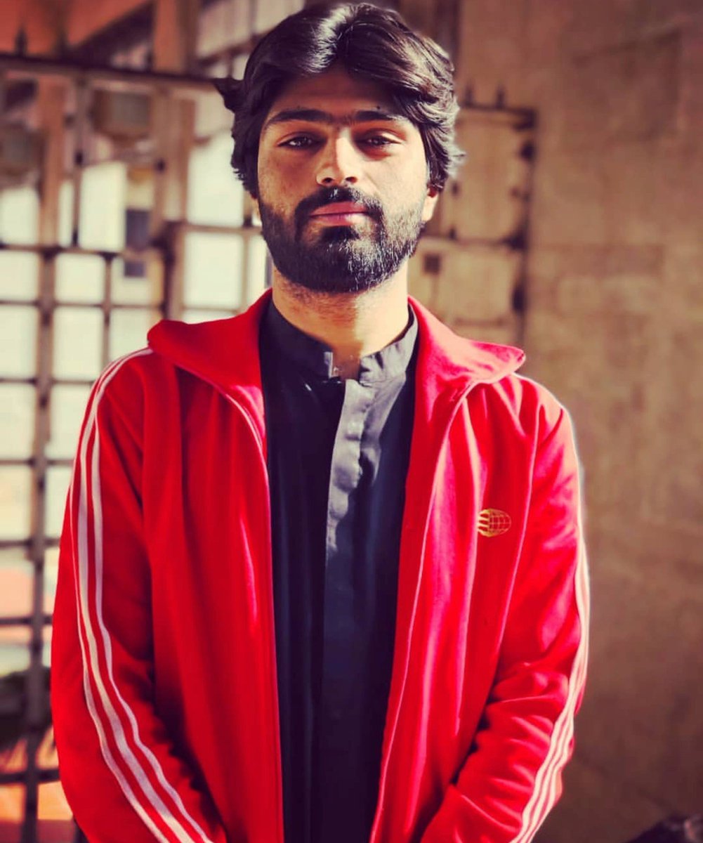 naheeda_baloch8's tweet photo. طالبعلموں کو تعلیمی اداروں میں ہونے چاہیئے، زندانو میں نہیں. کسی بھی قوم کا روشن مستقبل اسی طبقہ سے جڑا ہوا ہوتا ہے۔ آصف بلوچ کو بازیاب کیا جائے اور حکومتی طبقے کو ایسے نوجوانوں کی حفاظت کیلئے فوری طور پر قدم اٹھا کر اپنا فرض ادا کرنا چاہیئے۔
#ReleaseAsifBaloch https://t.co/lpryvrfo4g