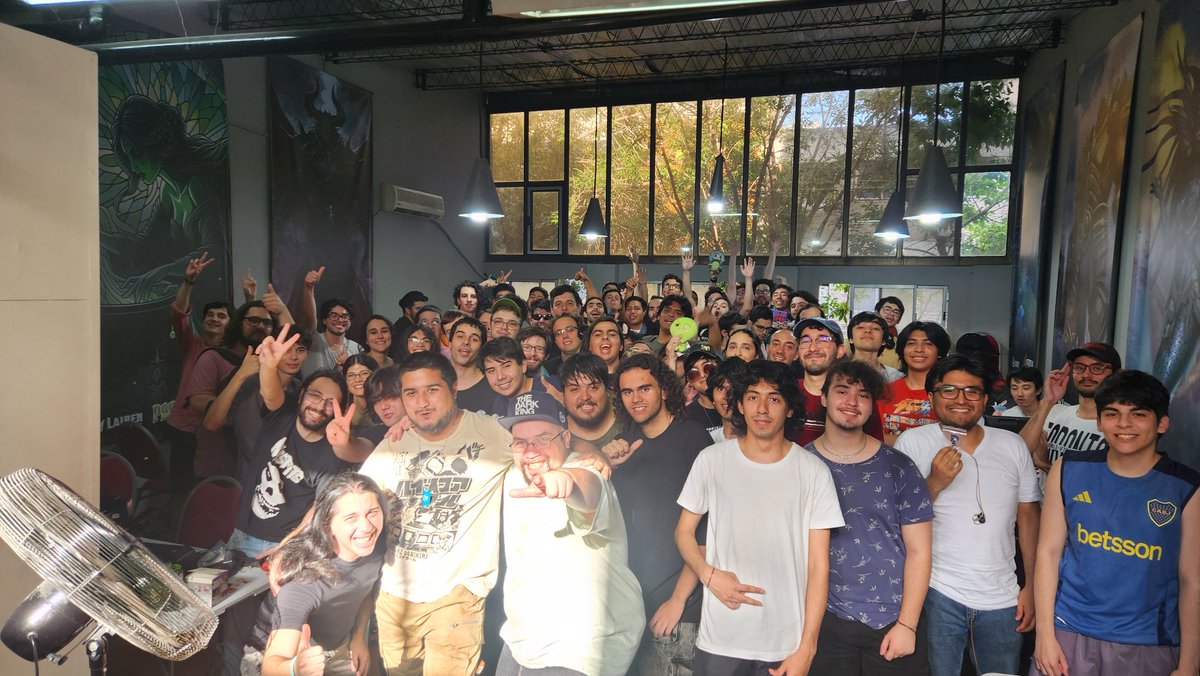 2fohMuku's tweet photo. La fgc supuestamente esta muriendo pero nuestros locals (de juegos "muertos" como dice la gilada) que empezamos con 10 personas hace 3 años ahora estan en problemas porque ampliamos 2 veces el venue Y AUN ASI NOS ESTAMOS QUEDANDO SIN LUGAR.
DE VUELTA.
Falta pasto y sobra llanto. https://t.co/0F6K1zUTQl