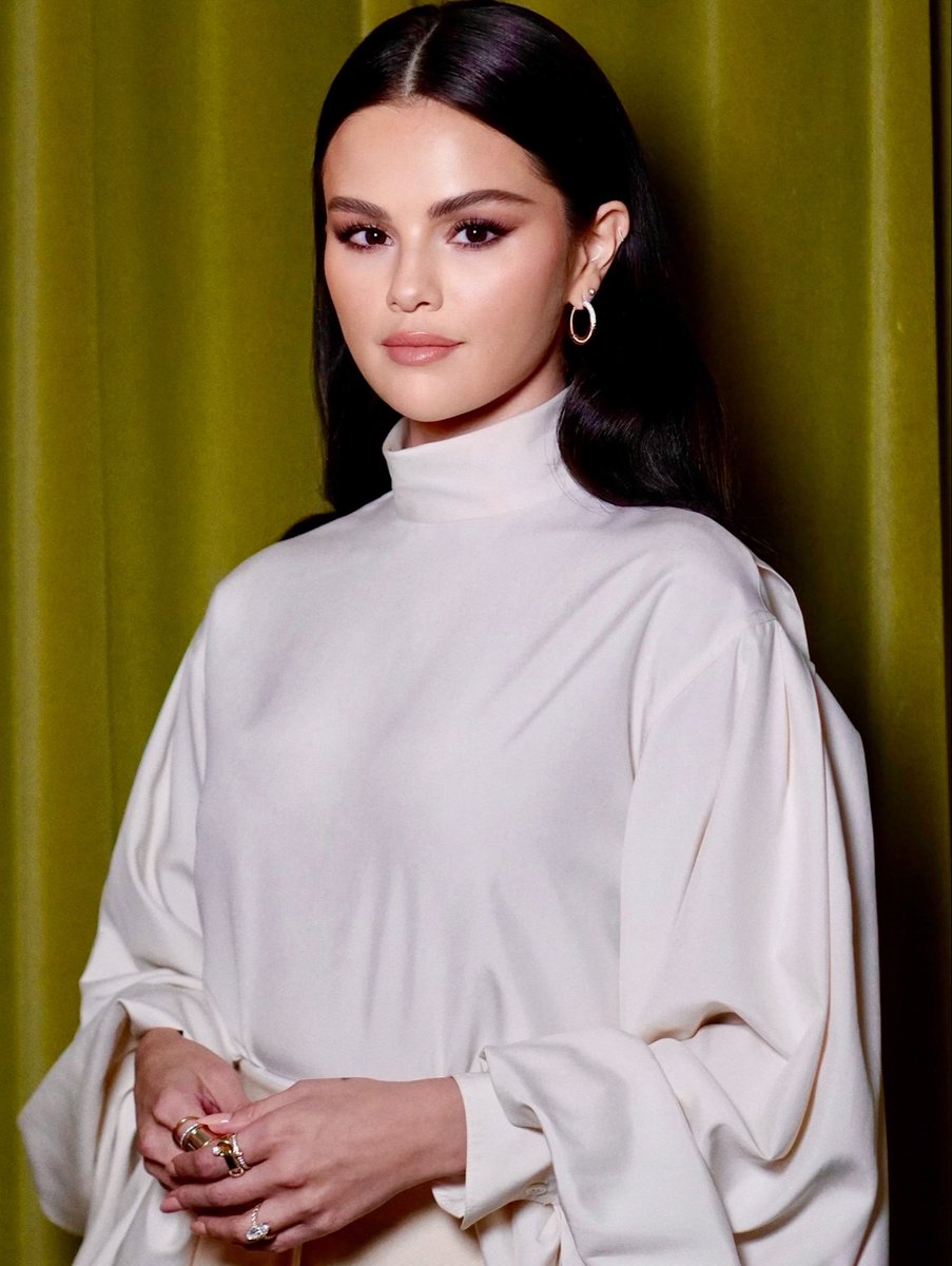 OfficialSGnews's tweet photo. Selena Gomez in new pictures! https://t.co/WdvOOUzVGh