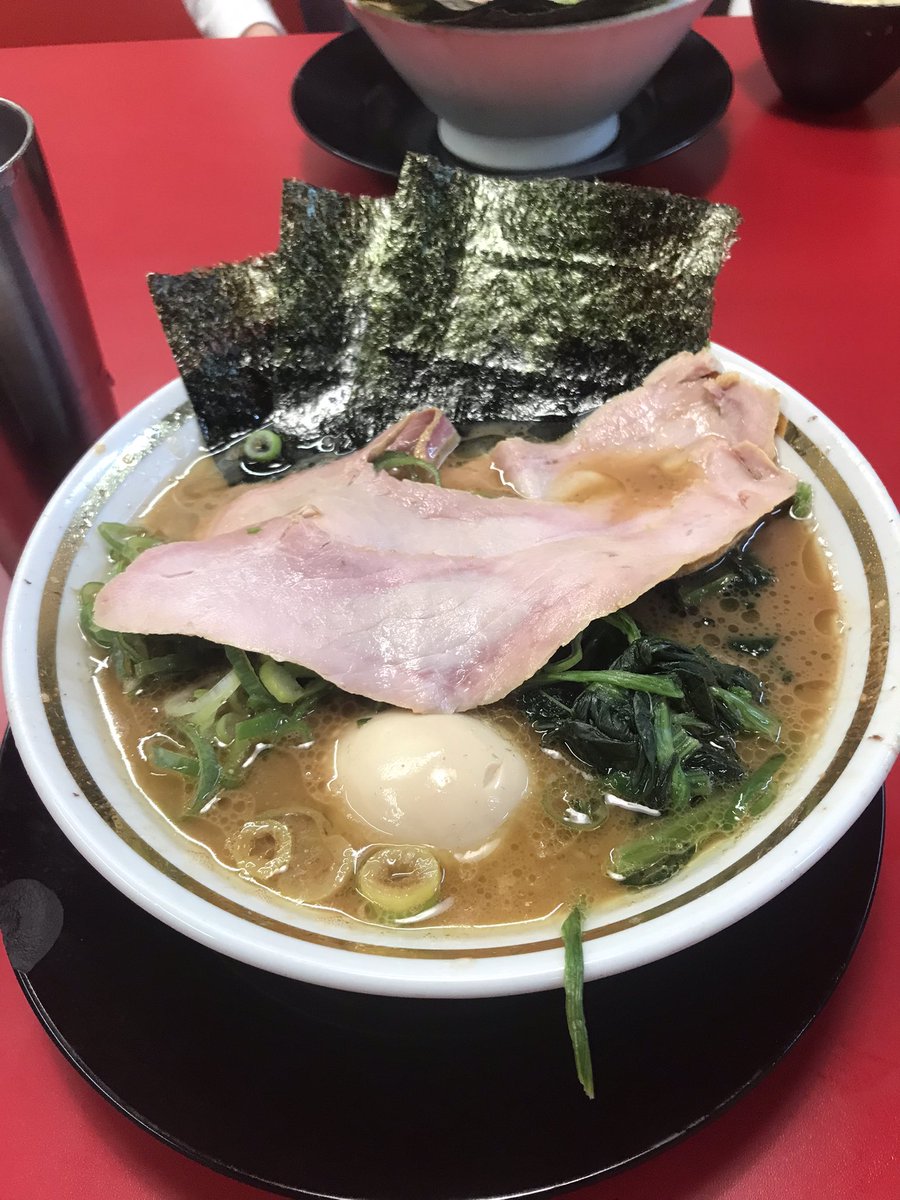 yoshi1887's tweet photo. 初日は古木の賢ちゃんが優出したので、仕事で見れない彼女の代わりに川口オートに応援しに行ってきた！
結果は残念💦

晩ごはんは松戸のとの丸家松飛台本店
今日も大変美味しく頂きました！
久しぶりにチュオン君にも会えたし大満足の一杯でした🍜
いつも美味しいラーメンありがとうございます！ https://t.co/FebM9vSaJj