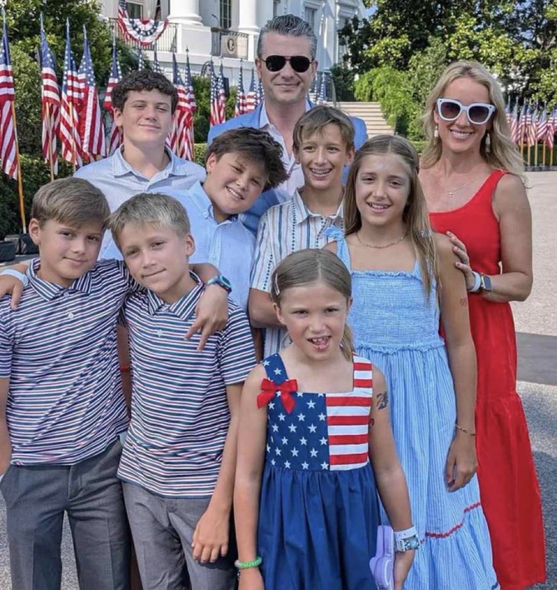 IvankatrumpUS1's tweet photo. I STRONGLY SUPPORT PETE HEGSETH

CARRY ON PATRIOTS 🇺🇸 https://t.co/pSG3t34YUC