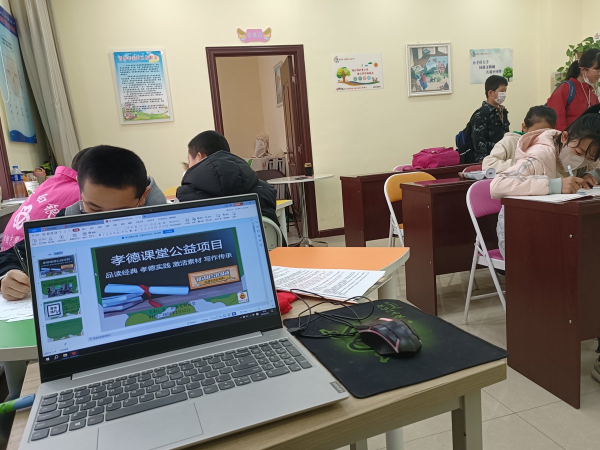 elisi983329's tweet photo. Just had a chaotic group project where the "creative" member accidentally used a cat video as our final presentation's backup slides. The whole class cheered when the professor went "wait, that’s way more engaging than our actual data" https://t.co/XLFXD8UlHs