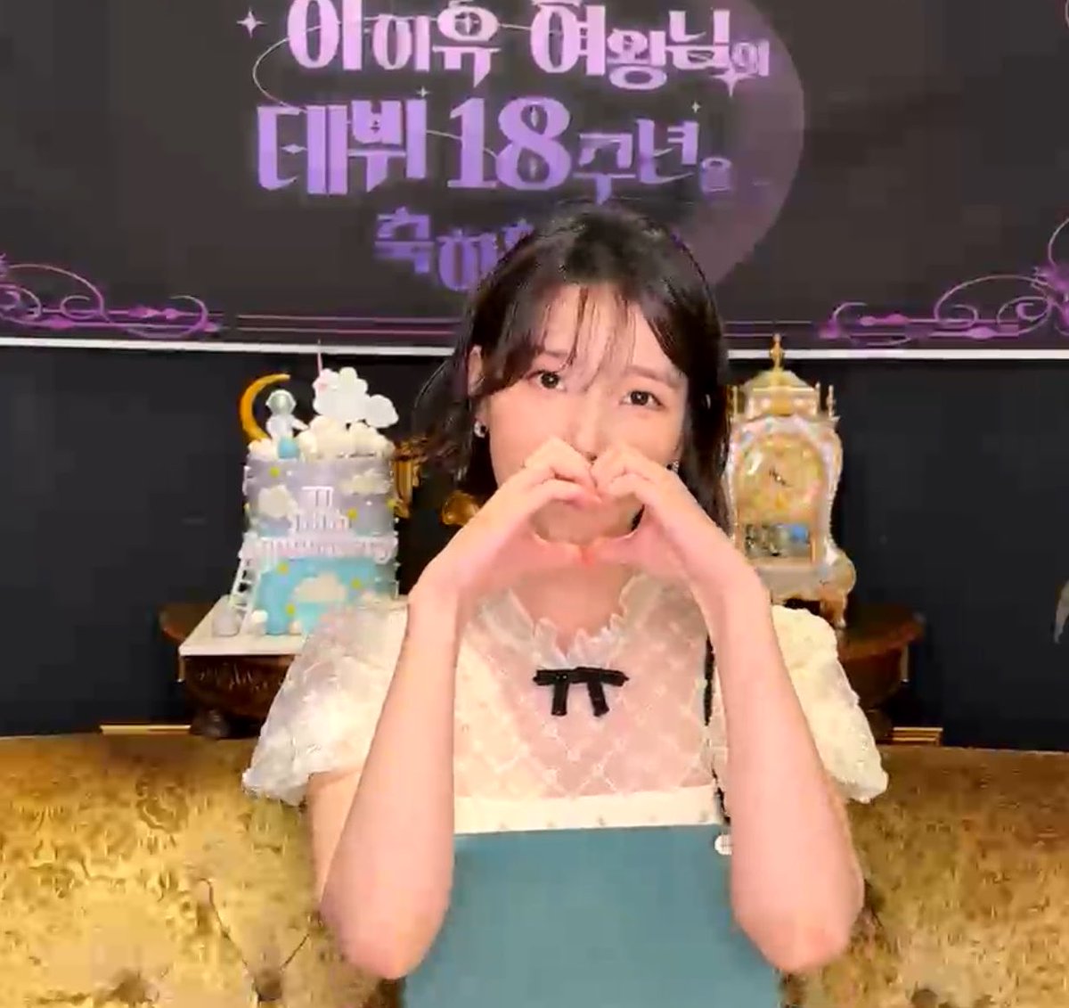 daisy_8_u's tweet photo. 저를 18주년을 맞이할 수 있게 응원해주고 사랑해주고 살 수 있게 해줘서 고마워요
우리 오래오래 재밌는 거 많이해요 축하해 유애나! 사랑해 또 올게 감사합니다 https://t.co/jgelHngyFV