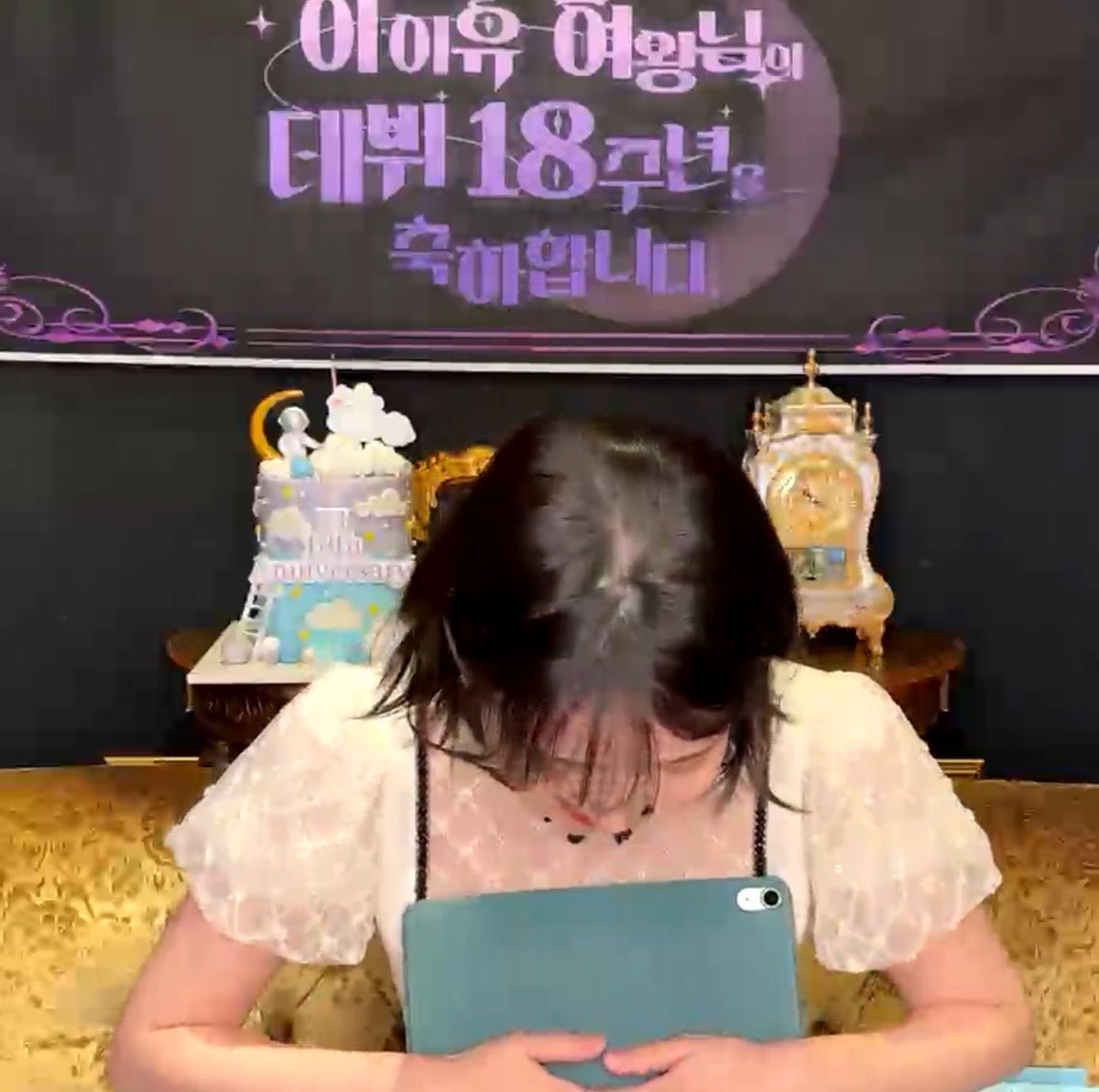 daisy_8_u's tweet photo. 저를 18주년을 맞이할 수 있게 응원해주고 사랑해주고 살 수 있게 해줘서 고마워요
우리 오래오래 재밌는 거 많이해요 축하해 유애나! 사랑해 또 올게 감사합니다 https://t.co/jgelHngyFV