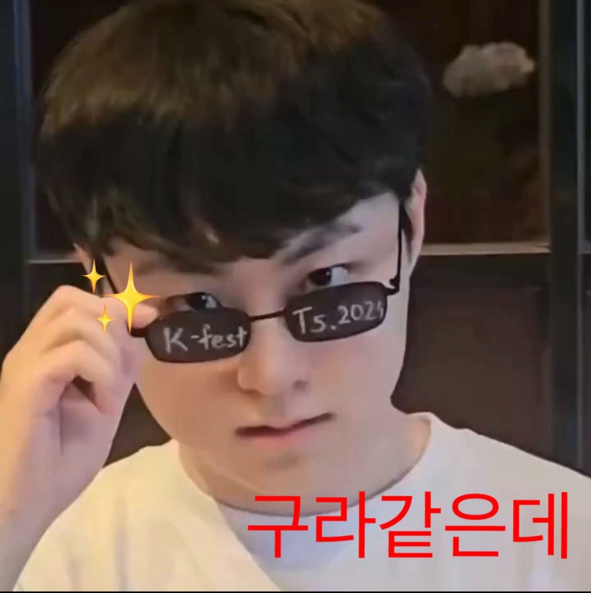 Nocontext_LOL's tweet photo. 구라같���데✨ https://t.co/1oG1Z8z0nx