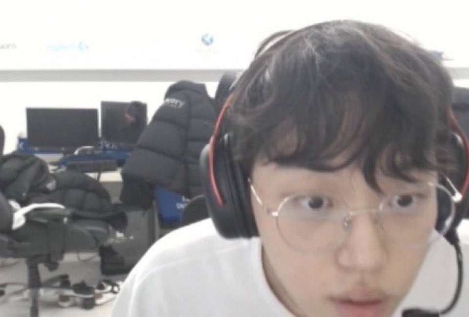 Nocontext_LOL's tweet photo. 구라같���데✨ https://t.co/1oG1Z8z0nx