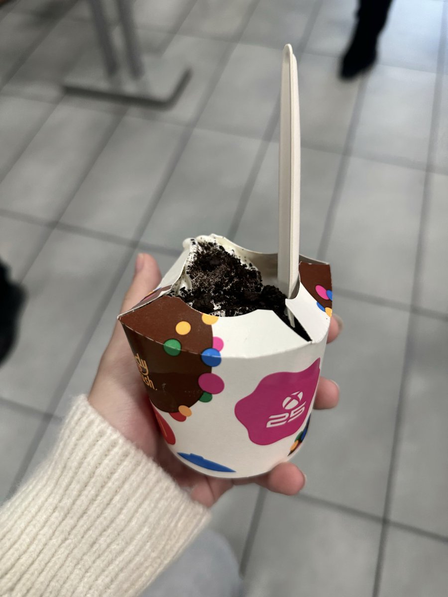 nfjqs's tweet photo. omad oreo mcflurry 130 cals https://t.co/8i6stEIJmI