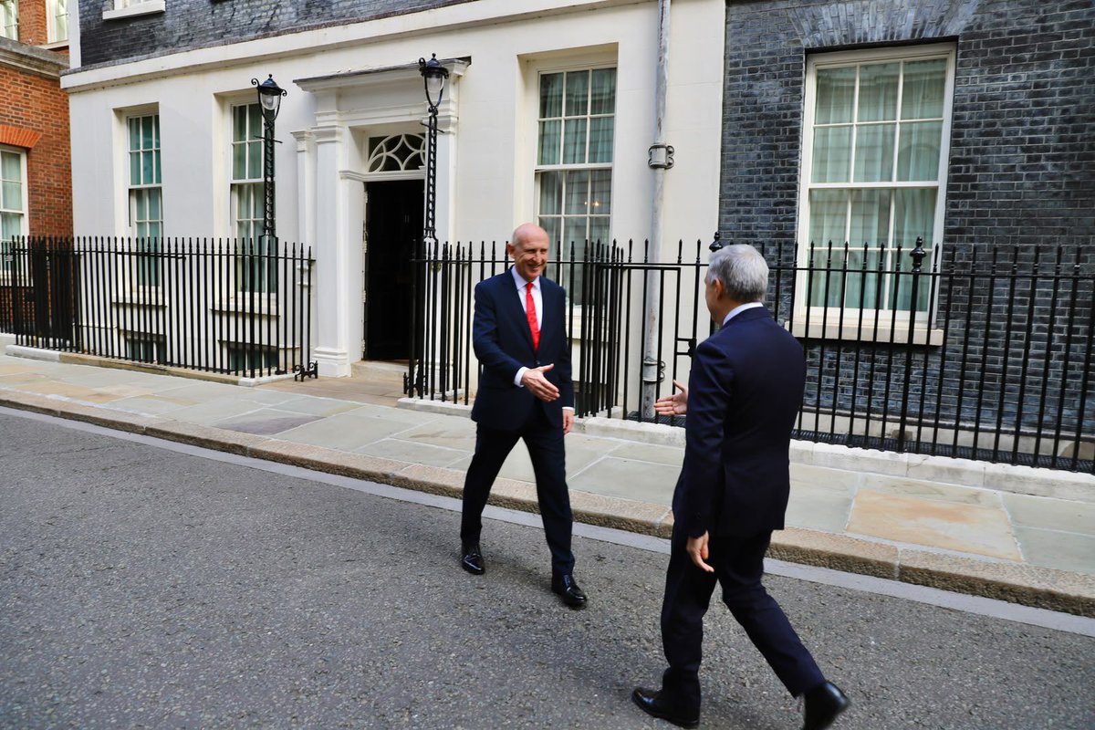 FP_Champagne's tweet photo. Merci au chancelier @JohnHealey_MP pour son accueil chaleureux ร Londres aujourdโhui.
Nous avons beaucoup ร accomplir ensemble pour renforcer notre รฉtroit partenariat, des technologies de pointe ร la recherche et ร lโinnovation, en passant par les capacitรฉs industrielles de dรฉfense et bien plus encore. ๐จ๐ฆ๐ฌ๐ง