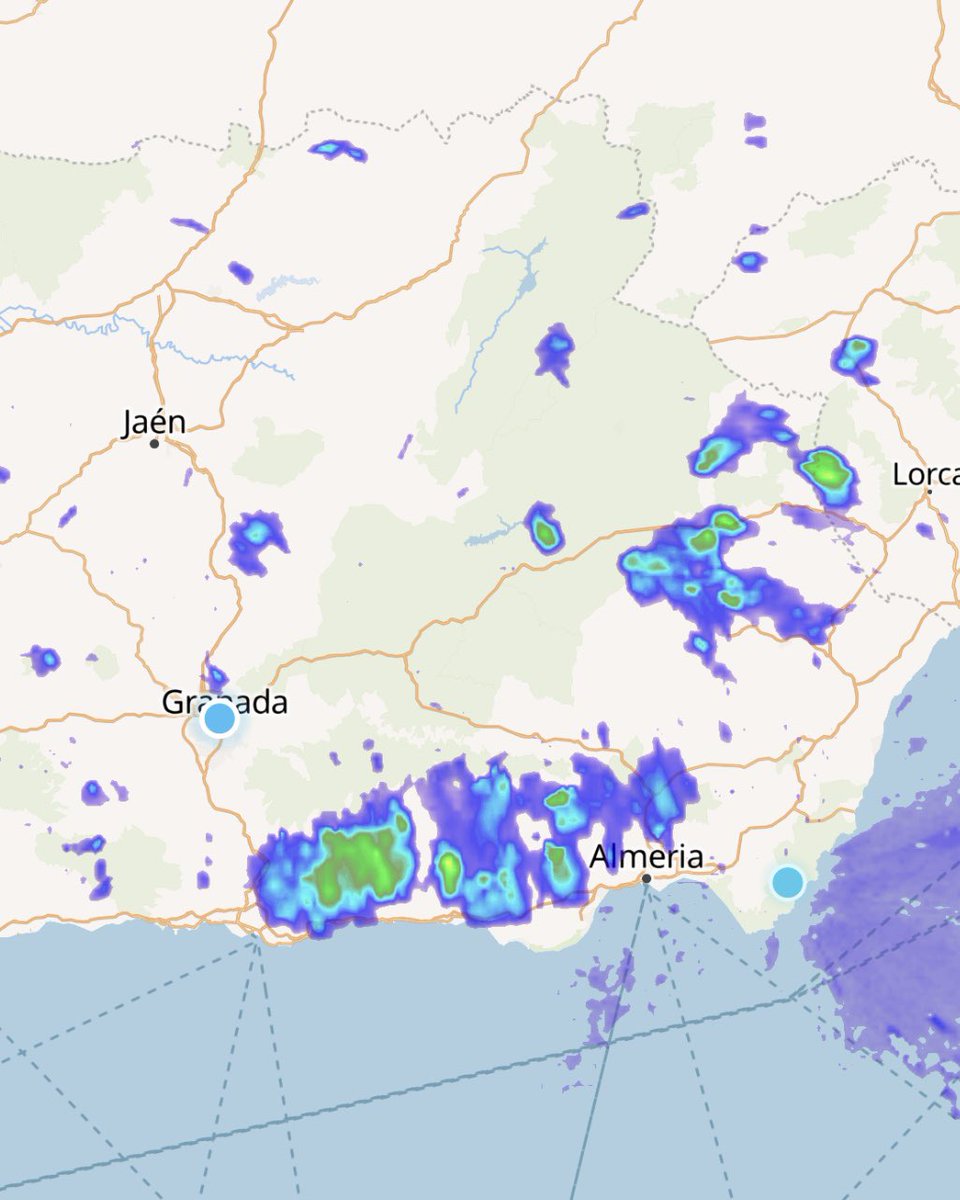Samuel_MR17's tweet photo. Hoy de nuevo tenemos algunos chubascos en Andalucía Oriental. Los más intensos a esta hora de la tarde en la Alpujarra https://t.co/MiK4MsWZTc