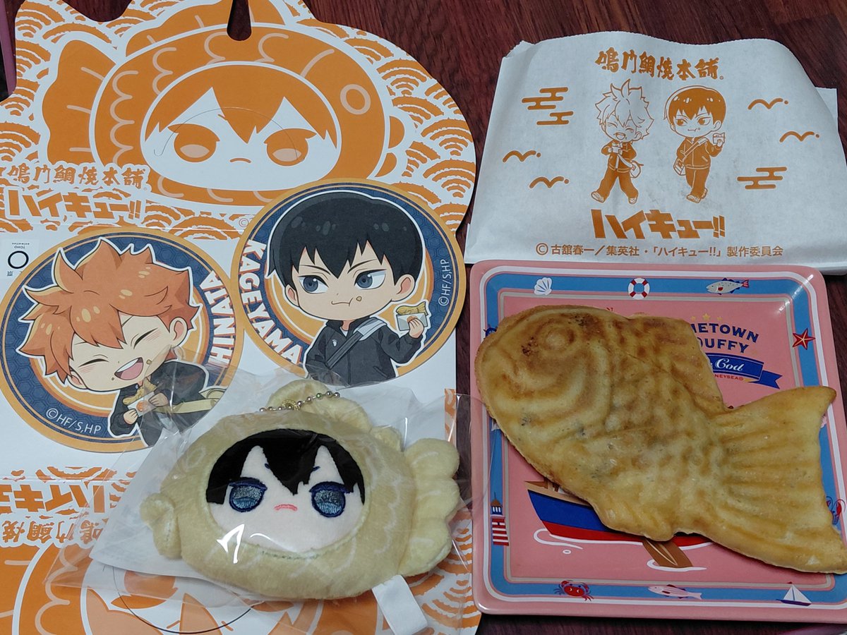 royroy0623's tweet photo. ハイキュー!!×鳴門鯛焼本舗!!
職場近くに店舗があった！
ノベルティ来たーーー😆💕
同駅の窓口にJR東日本コラボグッズが展示されてました！職場は反対口なので今まで気付かなかった💦 https://t.co/cJGr50CNOs