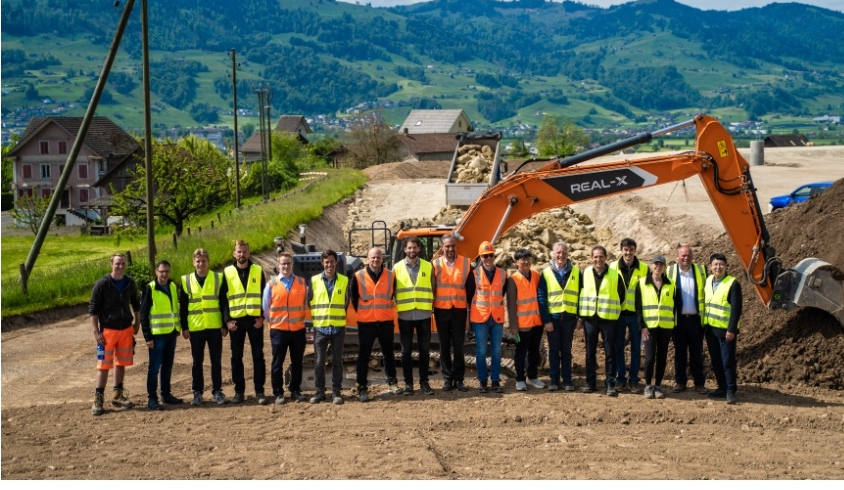 IngLoretoelias's tweet photo. ¡Hito en la construcción! 🏗️ La suiza KIBAG estrena la 1ª excavadora 100% autónoma en su día a día. https://t.co/0JjAi2RCmp
#MAPGIC @vyepesp  @CaminosUPV https://t.co/NTvYUJUN2W