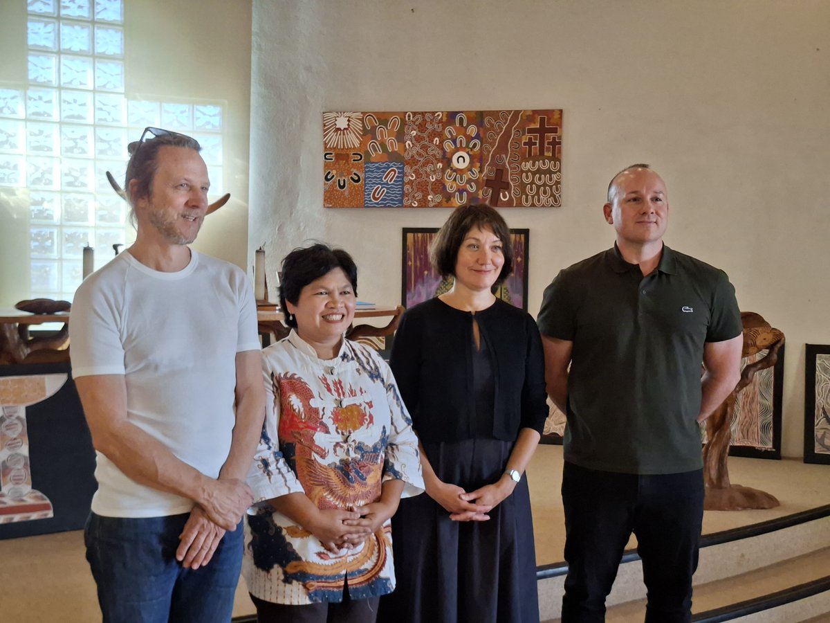 lutheranworld's tweet photo. LWF General Secretary Rev. Dr Anne Burghardt and Regional Secretary for Asia, Rev. Dr Rospita Siahaan visit Yirara College in Alice Springs, where they were warmly welcomed by members of the Pitjantjatjara Lutheran choir and met with College Chaplain Rev. Basil Schildt and Principal Wes Meurant 

Photos: LCANZ 

#LutheranWorld #Australia #MemberChurch