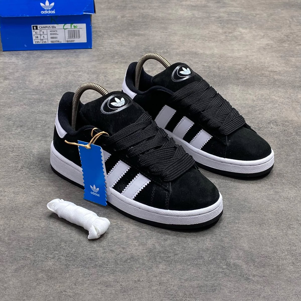TomiwaDavid6's tweet photo. adidas Campus 00s, in Core Black / Cloud White.

Size:38-45

Price: 26k

Send DM 09135675234. Nationwide Delivery 🚚 https://t.co/Wejc8g1bzV