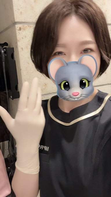 rihoimprove's tweet photo. この前の施術では動画は撮れなかったけど、最初は前立腺開発でお越しいただいていたのが、今では入口付近にチョンと触れるだけで中イキしてしまう体になっています😄
脳イキとかドライじゃなくて、ちゃんと中で膣の動きになっているんです。
お腹も腹芸のようにウニョウニョ。
見てる側はすんごい気��ち良さそうですがお客様の方は、1回蠕動し出すと自分ではどうにも出来ないらしく、蠕動が起きて穴るからの圧を感じると私も調子に乗って押し返してしまうので、小さな動きで大きな蠕動になってしまいイキ狂っています（＾＾；
無意識の領域まで落とし込めたらこんなふうに簡単にイケるようになっていくのだけど、ここまで開発が進んだのはお客様が心と体をしっかり預けてくださったからだと思います😊✨
楽しかったなあ😌
いつもありがとうございます🙇‍♀️🙇‍♀️