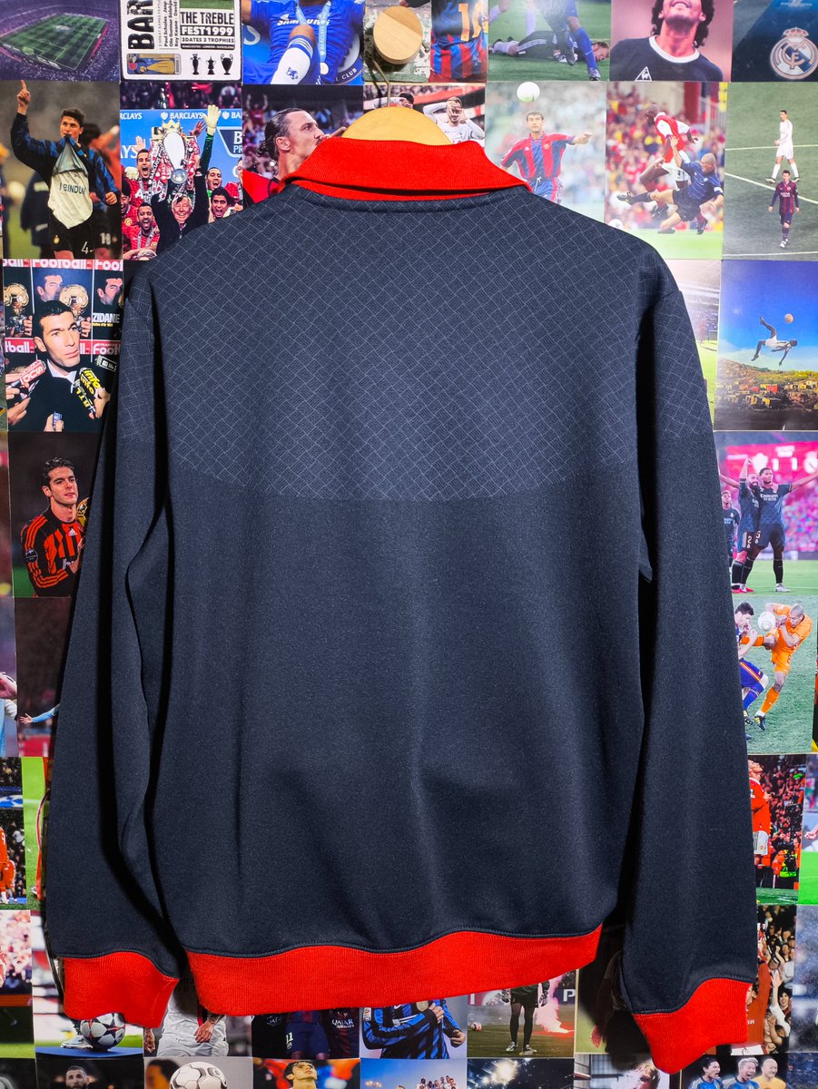 lelanglawas's tweet photo. Detail #LawasReguler - Jum'at, 18 September 2026
#Lawas8
Nike Vintage Tracktop Geometric Navy Red Casuals
Size L (67x55cm)
MULUSSS
MINT https://t.co/W6gTdxa4S6