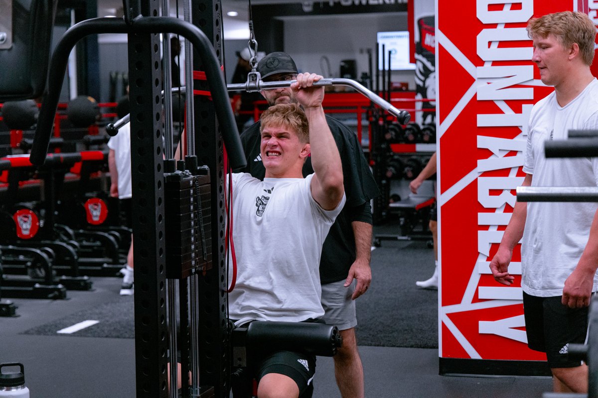 PackWrestle's tweet photo. Getting stronger with every rep

#PackMentality https://t.co/OwsxurcWWW