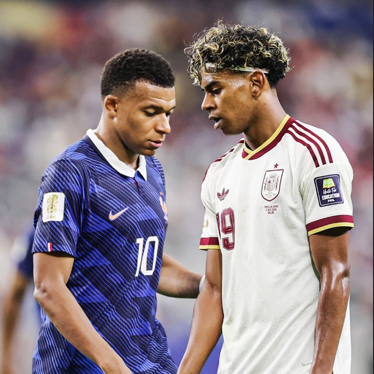 TouchlineX's tweet photo. 🚨🗣️ 𝗡𝗘𝗪: Lamine Yamal: “I have beaten Kylian Mbappé in everything when it comes to trophies.”

“So, who is the best player in the world? Well, it's the player you watch and GENUINELY enjoy."

“Maybe there are two of us that can be considered the best in the world, but I believe that I deserve it [Ballon d'Or] this year." ✨💫