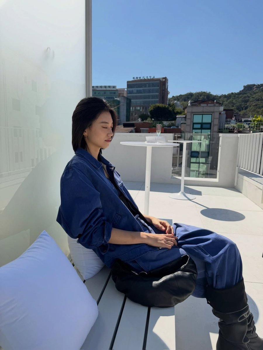 Do_Dream0's tweet photo. 도연 인스타💙

@ archivepke
날씨가 너무 좋은 요즘 서촌에 가면 더 행복해져요 더 아카이브 앱크 서촌에 가보세요🍃🧚🫧🤍 https://t.co/k0LPCKcUHM