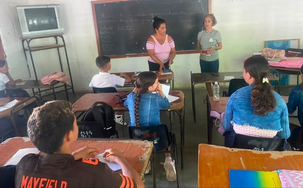 dpscamaguey1's tweet photo. Las especialistas de Prosalud  realizaron  intercambio con adolescentes de la ESBU Carlos Marx en el área de Senado  municipio de Minas sobre cómo influye el consumo de drogas en el  bienestar y la salud sexual de los jóvenes.

#CubaEduca
#PorCamagueyTodo
#CubaPorLaVida https://t.co/t7a8eB3R0V
