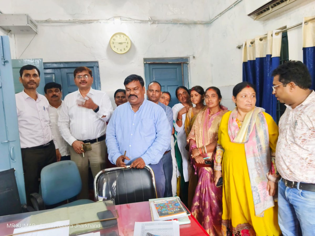 DKoderma's tweet photo. आज दि-18.09.2026 को सामुदायिक स्वास्थ्य केंद्र, झुमरी तिलैया में DTO, कोडरमा डॉ. रमन कुमार की अध्यक्षता में एक विशेष बैठक आयोजित की गई। बैठक के दौरान टीबी कार्यक्रम के विभिन्न Indicators पर विस्तृत चर्चा की गई एवं शत-प्रतिशत उपलब्धि हासिल करने हेतु आवश्यक दिशा-निर्देश दिए गए। https://t.co/Hd0uG63sHQ