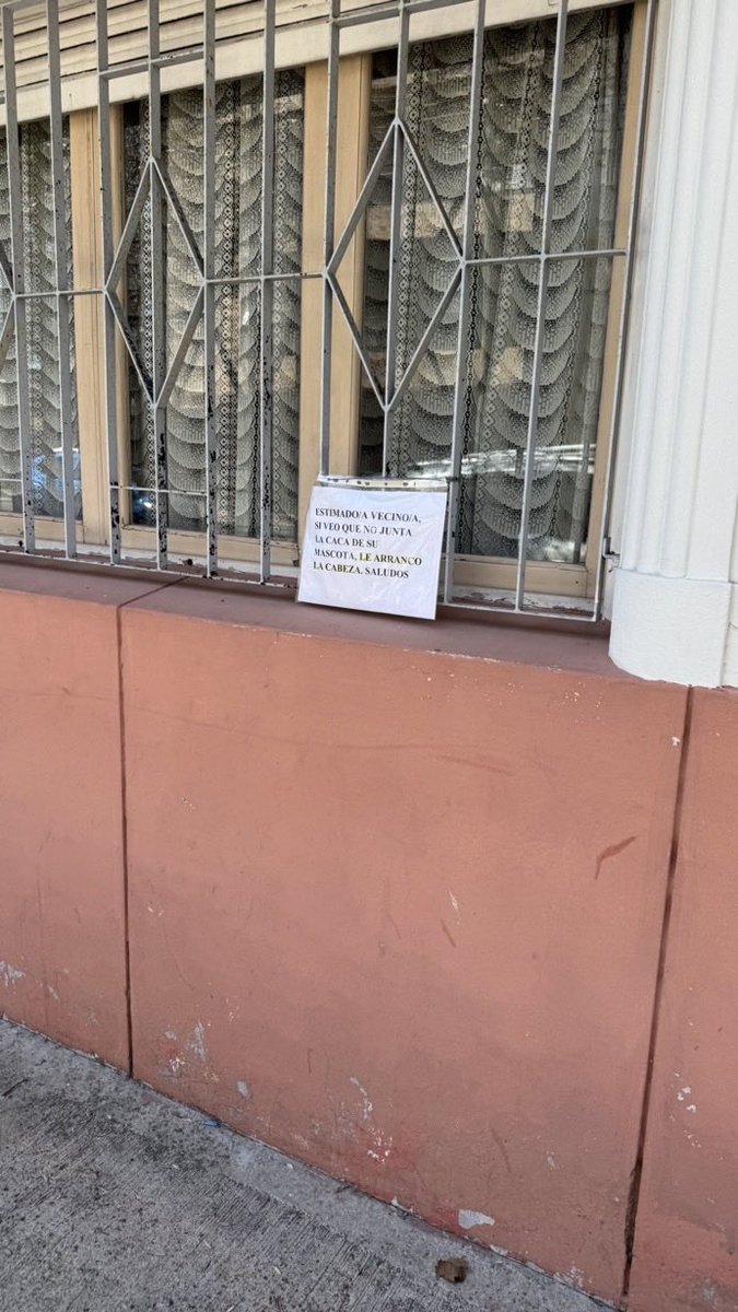 porqueTTarg's tweet photo. "Corta la bocha"

Por el cartel que dejó este hombre para sus vecinos de cuadra. https://t.co/cFSyV6uEAZ